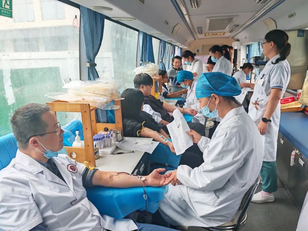 醫(yī)者仁心，熱血同行！淮北市中醫(yī)醫(yī)院醫(yī)務(wù)工作者無(wú)償獻(xiàn)血為生命續(xù)航